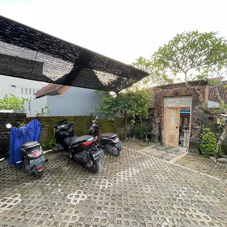 Belimbing Guest House Canggu Buitenkant foto